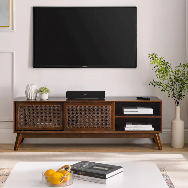 Meuble TV en noyer de 59 pouces avec étagères ouvertes et portes en rotin pour téléviseurs de 65 pouces