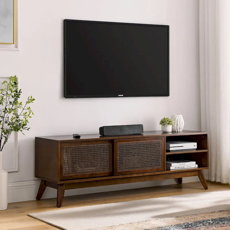 Meuble TV en noyer de 59 pouces avec étagères ouvertes et portes en rotin pour téléviseurs de 65 pouces