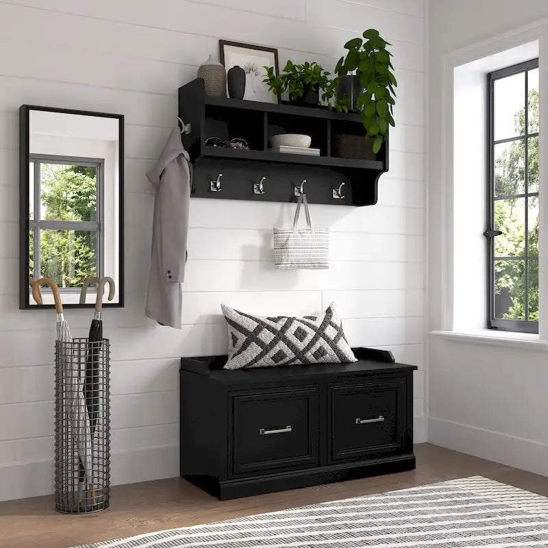 Banc à chaussures Woodland 40W avec portes et porte-manteau mural par Bush Furniture