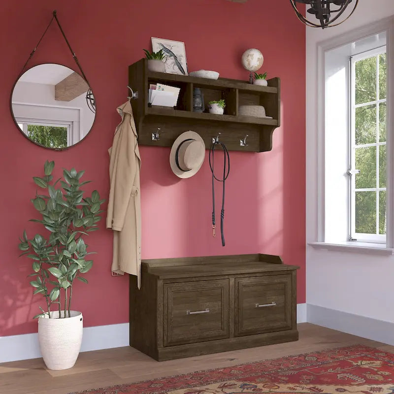 Banc à chaussures Woodland 40W avec portes et porte-manteau mural par Bush Furniture