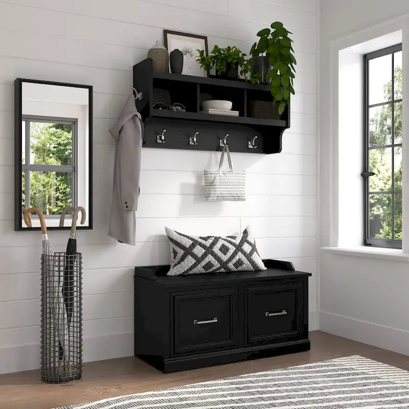 Banc à chaussures Woodland 40W avec portes et porte-manteau mural par Bush Furniture