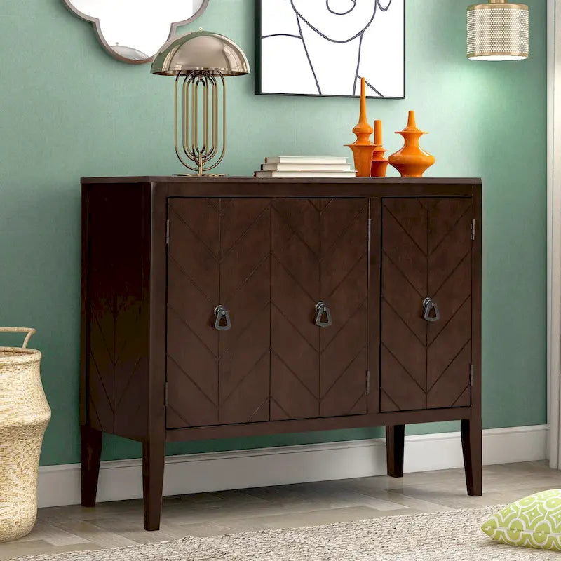 Buffet Roomfitters avec étagères réglables, poignées en métal rétro et pieds en pin, idéal pour le salon ou le bureau.