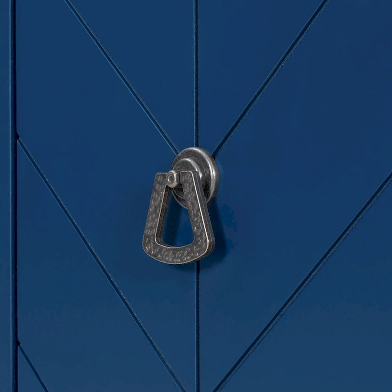 Buffet Roomfitters avec étagères réglables, poignées en métal rétro et pieds en pin, idéal pour le salon ou le bureau.