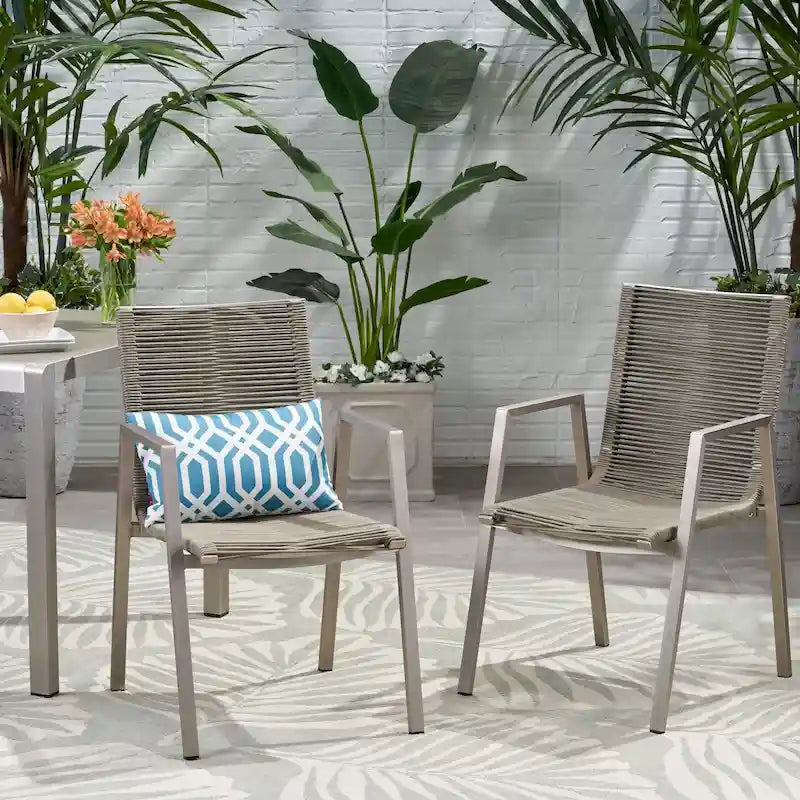 Ensemble moderne de 2 chaises de salle à manger d'extérieur avec assises en corde tressée et structure en aluminium, idéal pour la salle à manger, le salon, le balcon ou la terrasse.