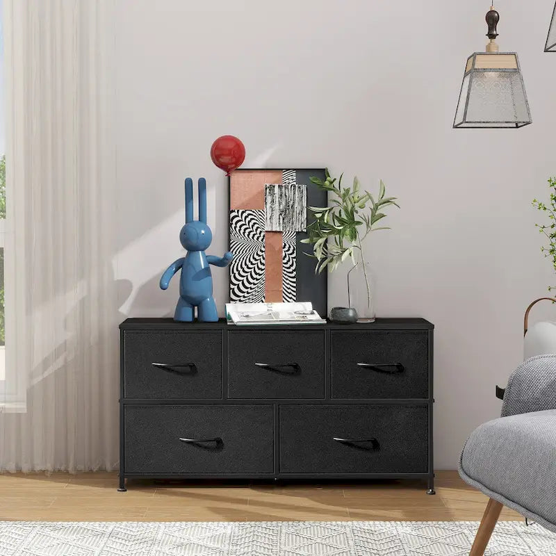 Commode moderne à 5 tiroirs avec bac en tissu, structure en acier, plateau en bois, idéale pour la chambre ou l'entrée.