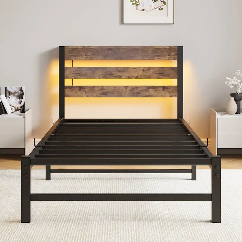 Lit simple moderne en métal beige et marron avec tête de lit en bois, lumières RGB et étagère de rangement pour chambre à coucher