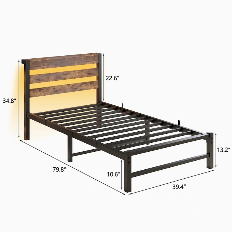 Lit simple moderne en métal beige et marron avec tête de lit en bois, lumières RGB et étagère de rangement pour chambre à coucher