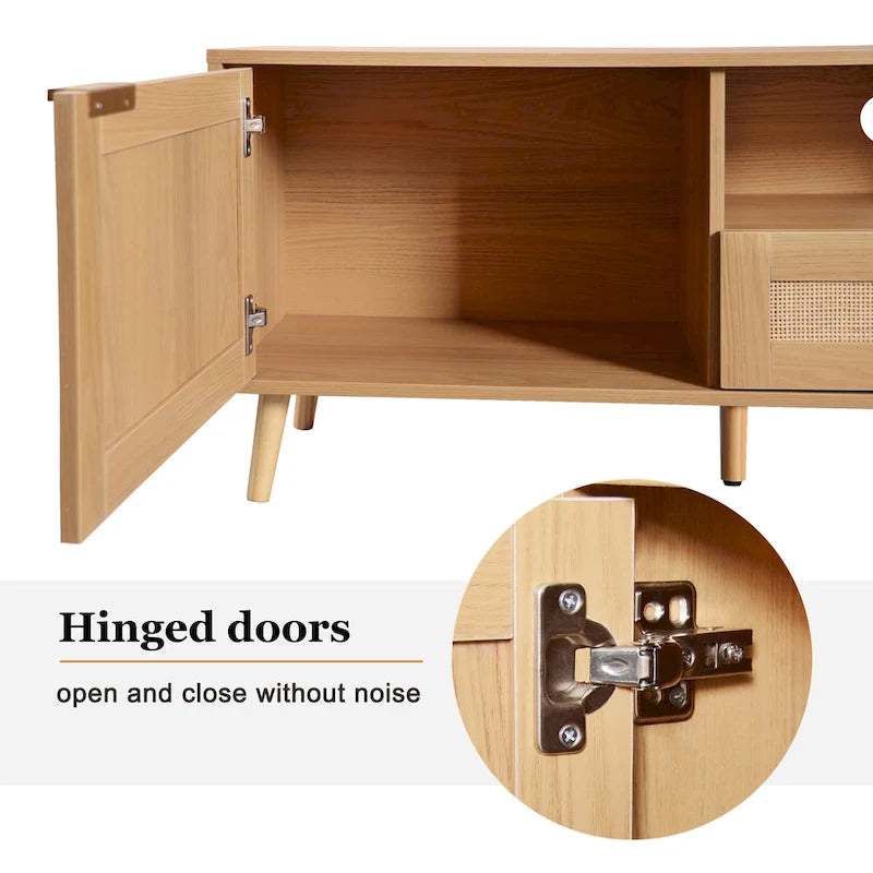 Meuble TV en bois de 78 pouces avec pieds en bois, placards et étagères pour téléviseurs jusqu'à 85 pouces.