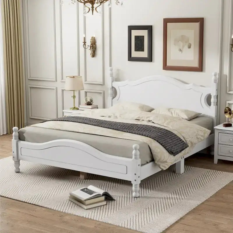Lit plateforme en bois blanc de style vintage, format queen