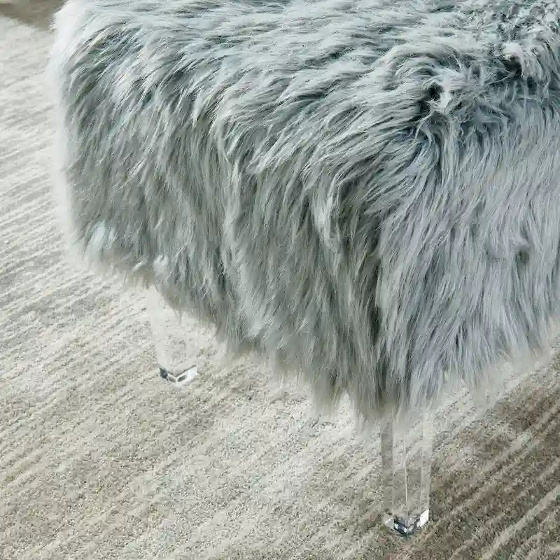 Pouf contemporain Andral en fausse fourrure acrylique de Silver Orchid