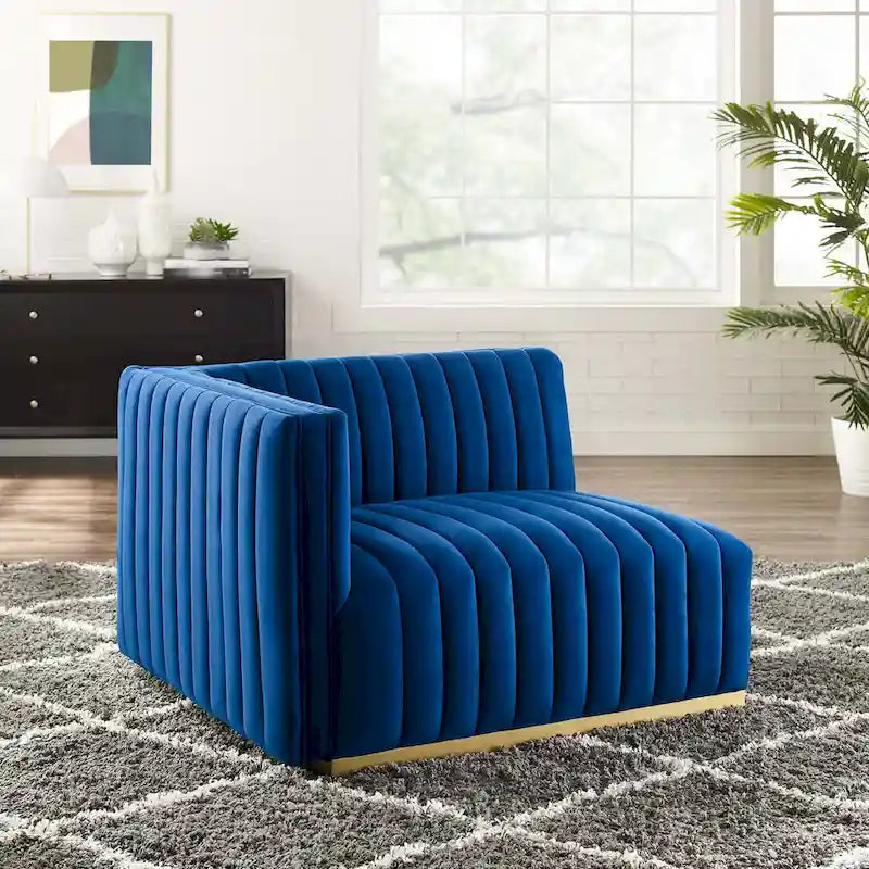 Fauteuil Conjure Channel capitonné en velours performant avec accoudoir gauche