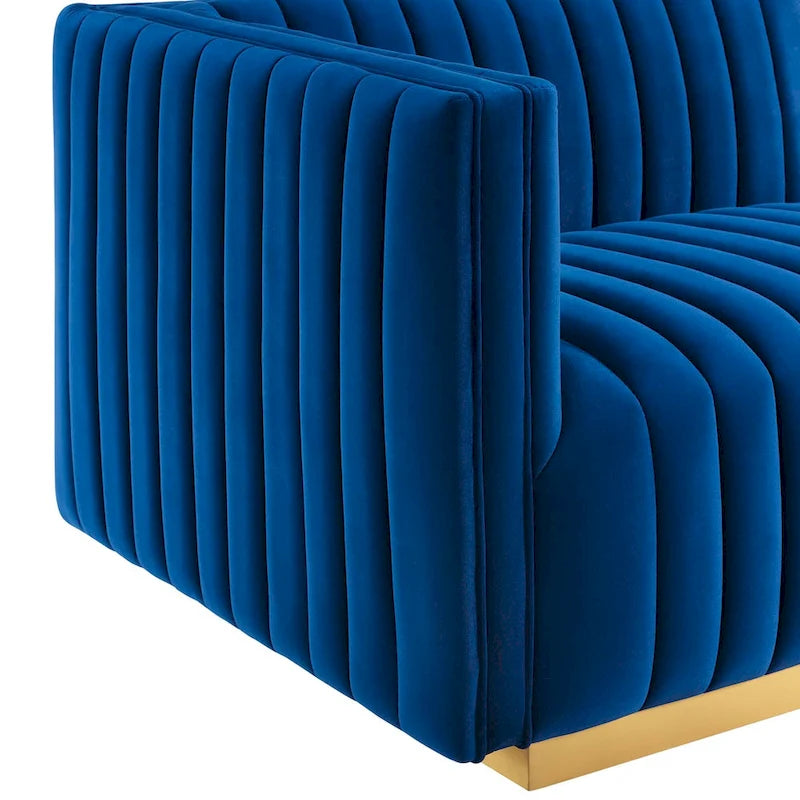 Fauteuil Conjure Channel capitonné en velours performant avec accoudoir gauche