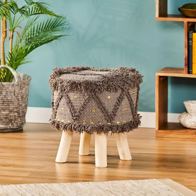 Tabouret Roja en tissu bohème fait main par Christopher Knight Home