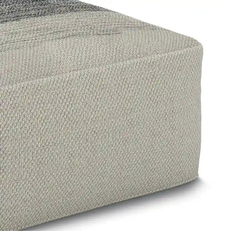 Pouf carré tissé Irena de WYNDENHALL, en polyester PET recyclé gris et blanc