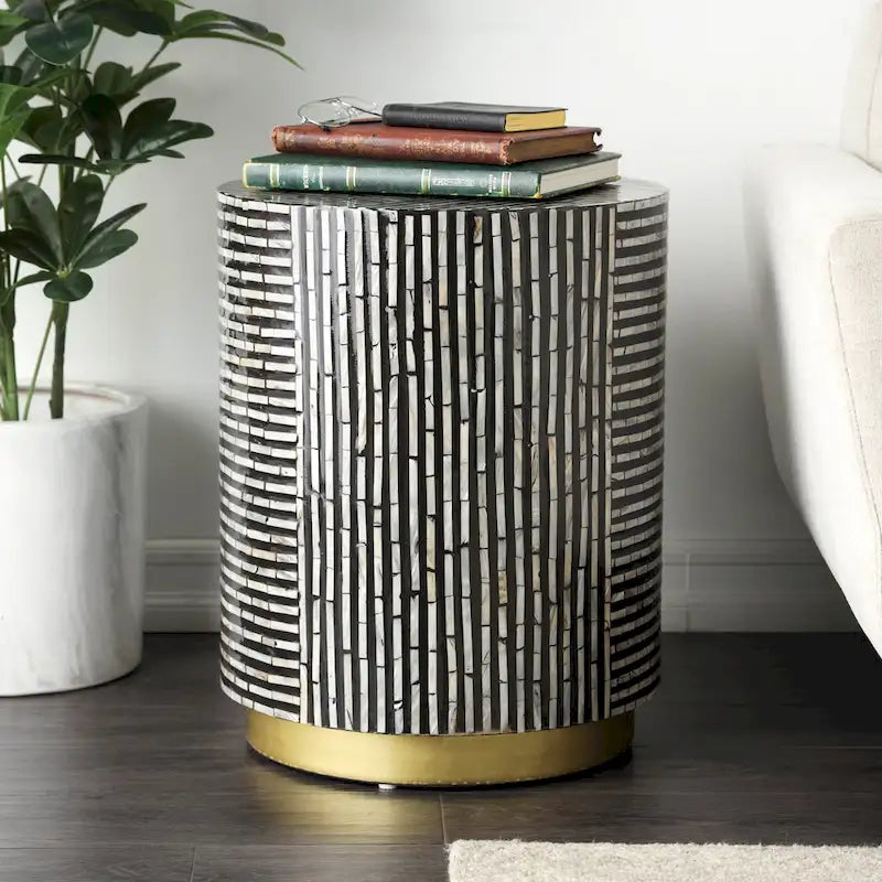 Table d'appoint en nacre avec piètement doré et motifs géométriques - Blanc, gris ou noir - Roche River Decor
