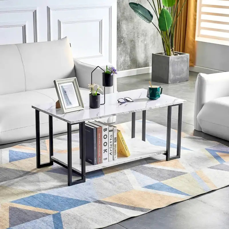 Table basse rectangulaire en MDF blanc, pieds dorés, plateau blanc, piètement en fer, idéale pour salle à manger, café ou restaurant.
