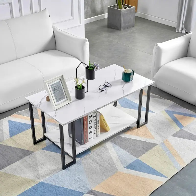 Table basse rectangulaire en MDF blanc, pieds dorés, plateau blanc, piètement en fer, idéale pour salle à manger, café ou restaurant.