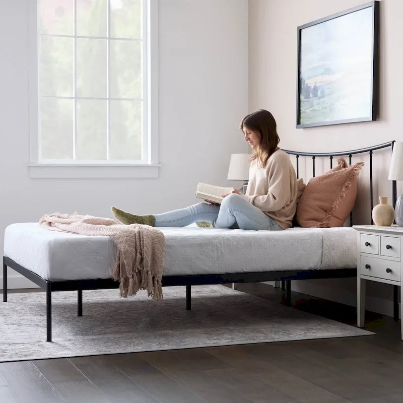 Lit plateforme en métal Brookside Gemma avec tête de lit à barre verticale incurvée