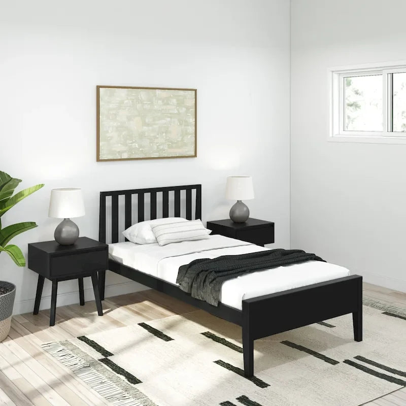 Lit scandinave à poutres et planches, taille simple, avec tête de lit à lattes.