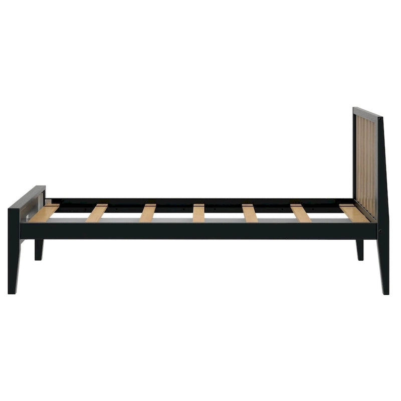Lit scandinave à poutres et planches, taille simple, avec tête de lit à lattes.
