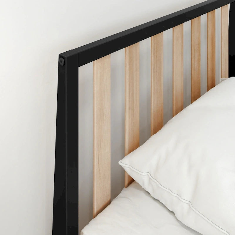 Lit scandinave à poutres et planches, taille simple, avec tête de lit à lattes.