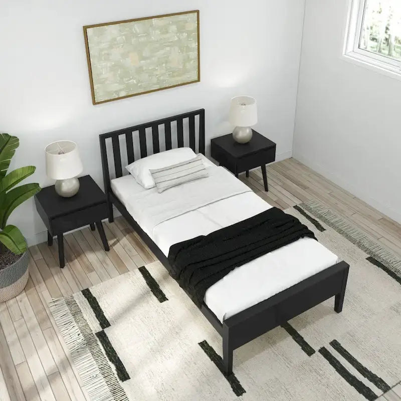 Lit scandinave à poutres et planches, taille simple, avec tête de lit à lattes.