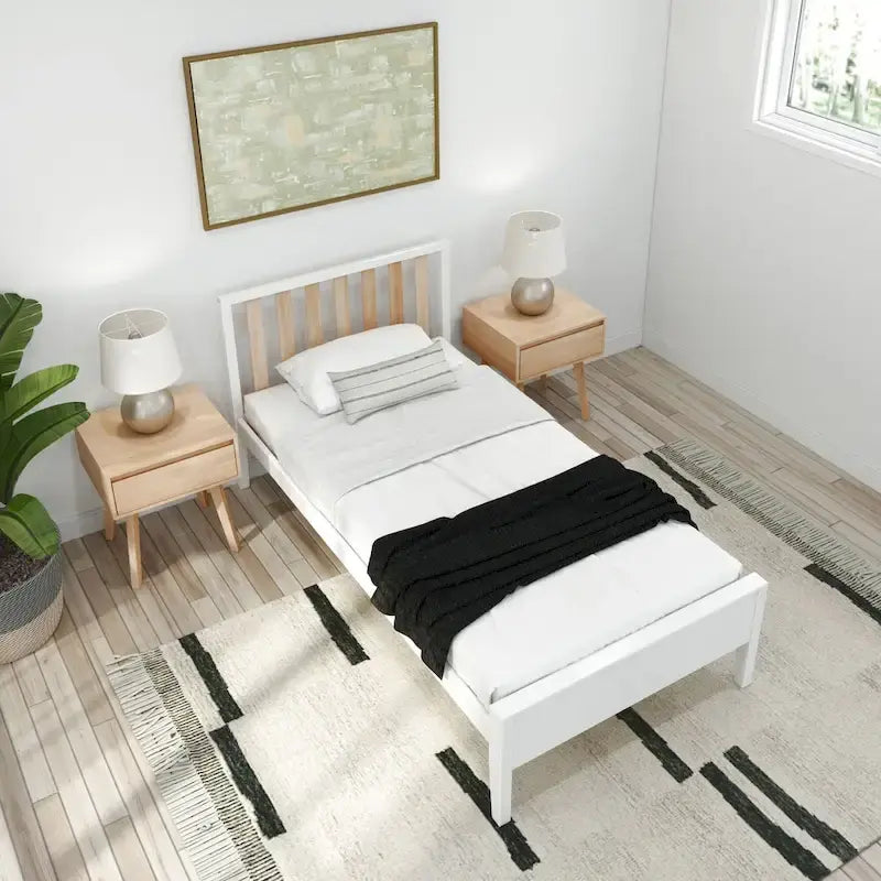 Lit scandinave à poutres et planches, taille simple, avec tête de lit à lattes.