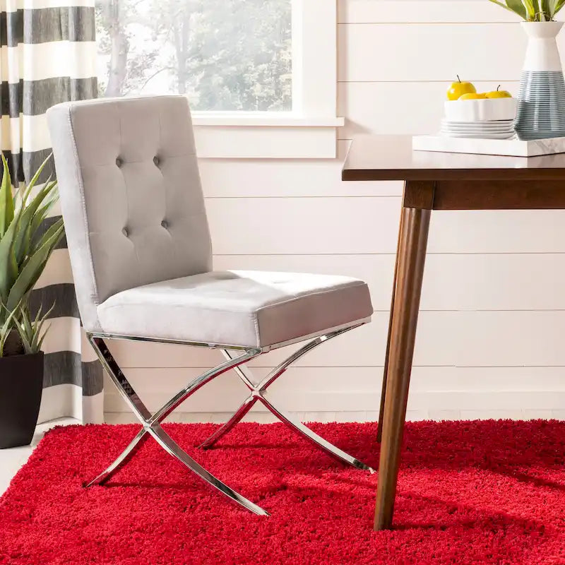 Chaise d'appoint capitonnée SAFAVIEH Merrilee Glam en chrome noir - 48 cm (L) x 58 cm (P) x 89 cm (H)