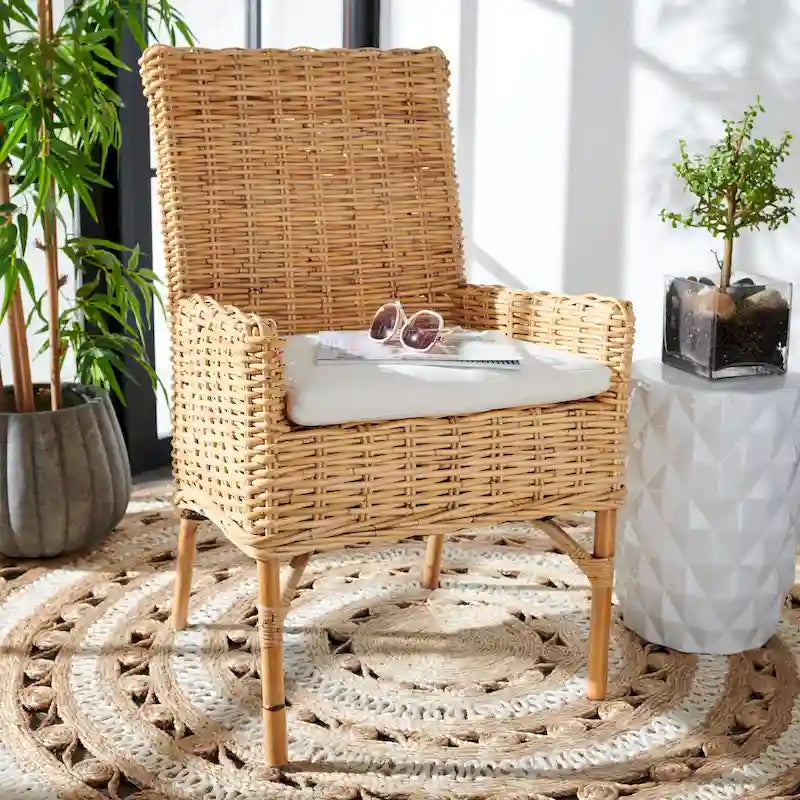 Fauteuil d'appoint SAFAVIEH Winnifred en rotin style côtier avec coussin - 47 cm (L) x 58 cm (l) x 97 cm (H) - 48 cm (L) x 58 cm (P) x 97 cm (H)