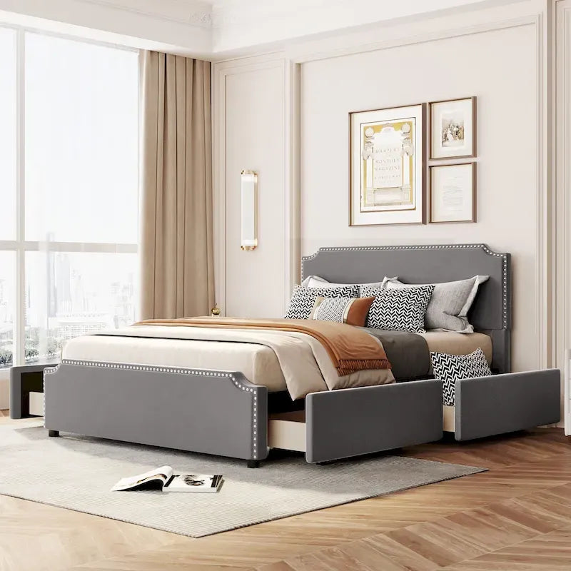 Lit plateforme capitonné avec tête et pied de lit à clous décoratifs et 4 tiroirs