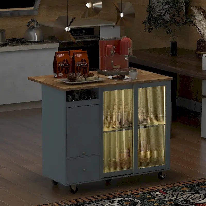 Îlot de cuisine en bois avec éclairage LED, portes coulissantes en verre et portes rabattables