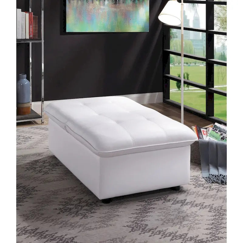 Fauteuil d'appoint Kathleen contemporain en similicuir capitonné et réglable de Porch &amp; Den