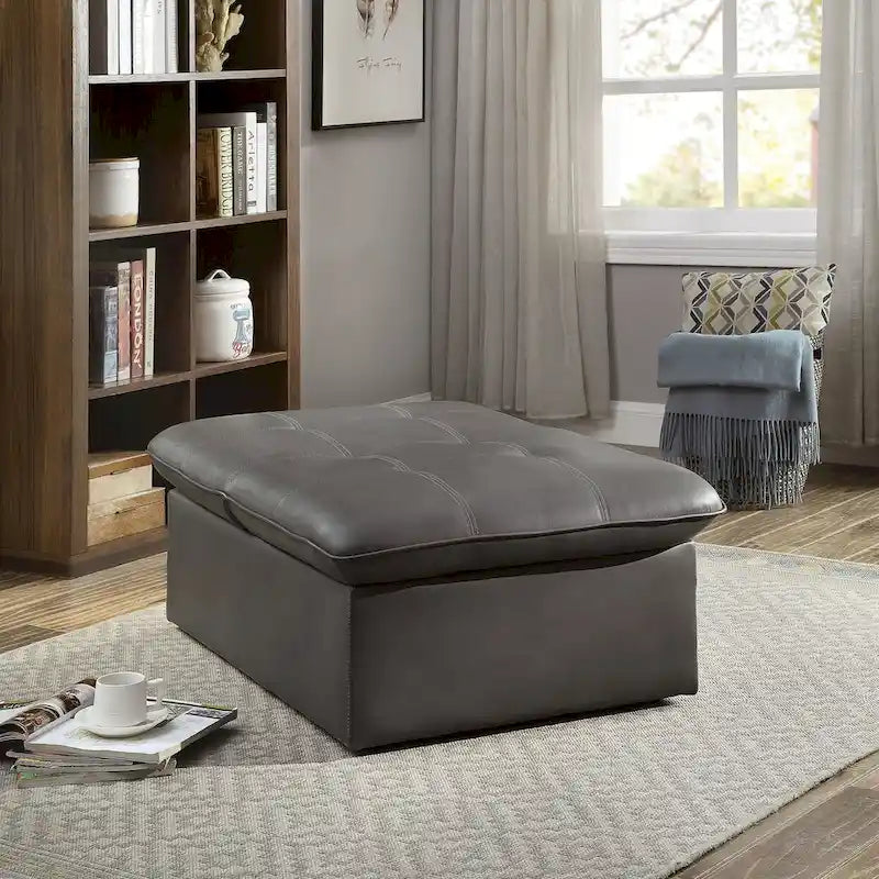 Fauteuil d'appoint Kathleen contemporain en similicuir capitonné et réglable de Porch &amp; Den