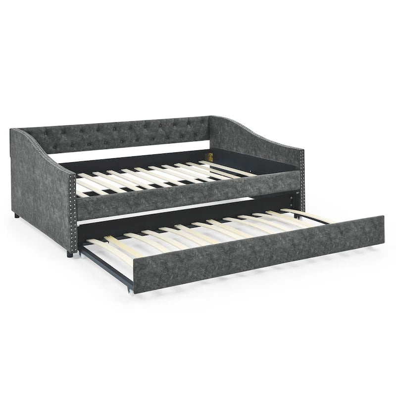 Lit de jour double avec lit gigogne simple, canapé-lit capitonné, avec bouton au dos et clous en cuivre sur les accoudoirs ondulés