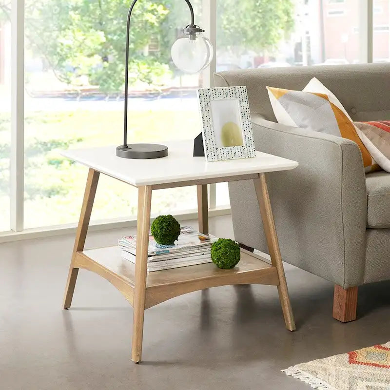 Table d'appoint moderne, idéale pour le salon, la chambre ou un studio. Table de lecture confortable pour le salon.