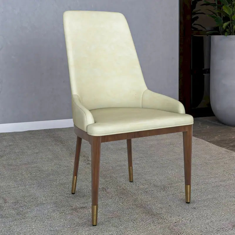 Chaise de salle à manger en cuir rembourré avec structure en bois d'hévéa, dossier haut et pieds dorés pour salon