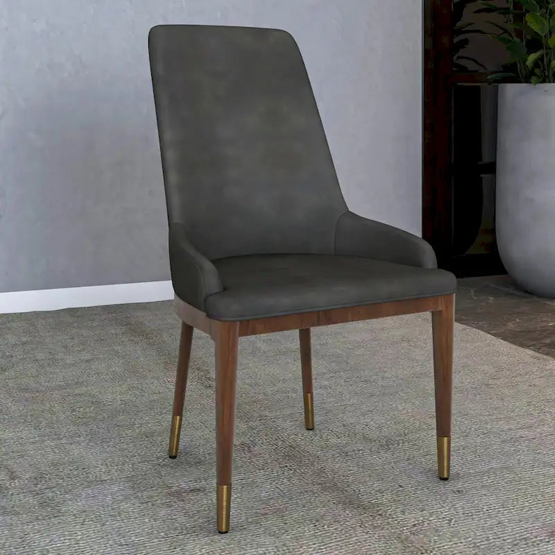 Chaise de salle à manger en cuir rembourré avec structure en bois d'hévéa, dossier haut et pieds dorés pour salon