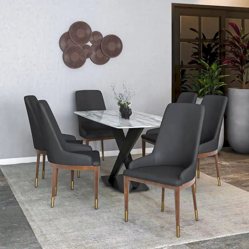 Chaise de salle à manger en cuir rembourré avec structure en bois d'hévéa, dossier haut et pieds dorés pour salon
