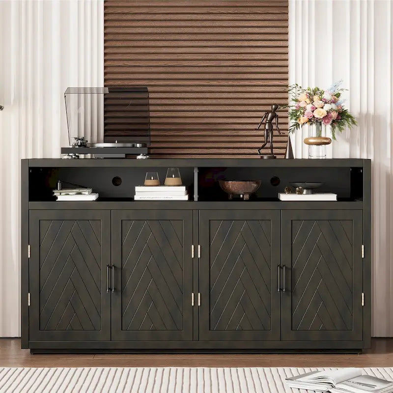Buffet classique à 4 portes avec rangements ouverts et étagères réglables, idéal pour les cuisines et les salons.