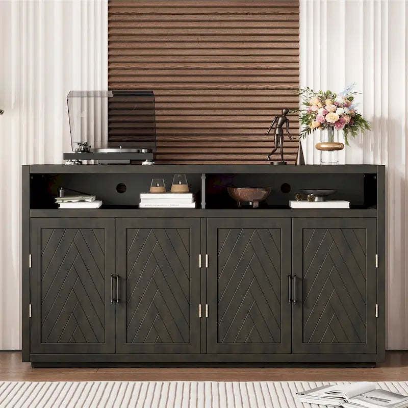 Buffet classique à 4 portes avec rangements ouverts et étagères réglables, idéal pour les cuisines et les salons.