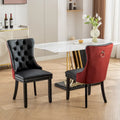 Chaise de salle à manger contemporaine haut de gamme, capitonnée et rembourrée, ornée de clous décoratifs.