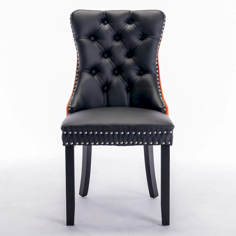 Chaise de salle à manger contemporaine haut de gamme, capitonnée et rembourrée, ornée de clous décoratifs.