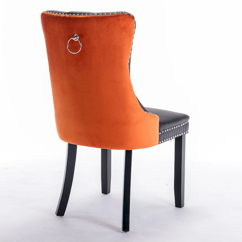 Chaise de salle à manger contemporaine haut de gamme, capitonnée et rembourrée, ornée de clous décoratifs.