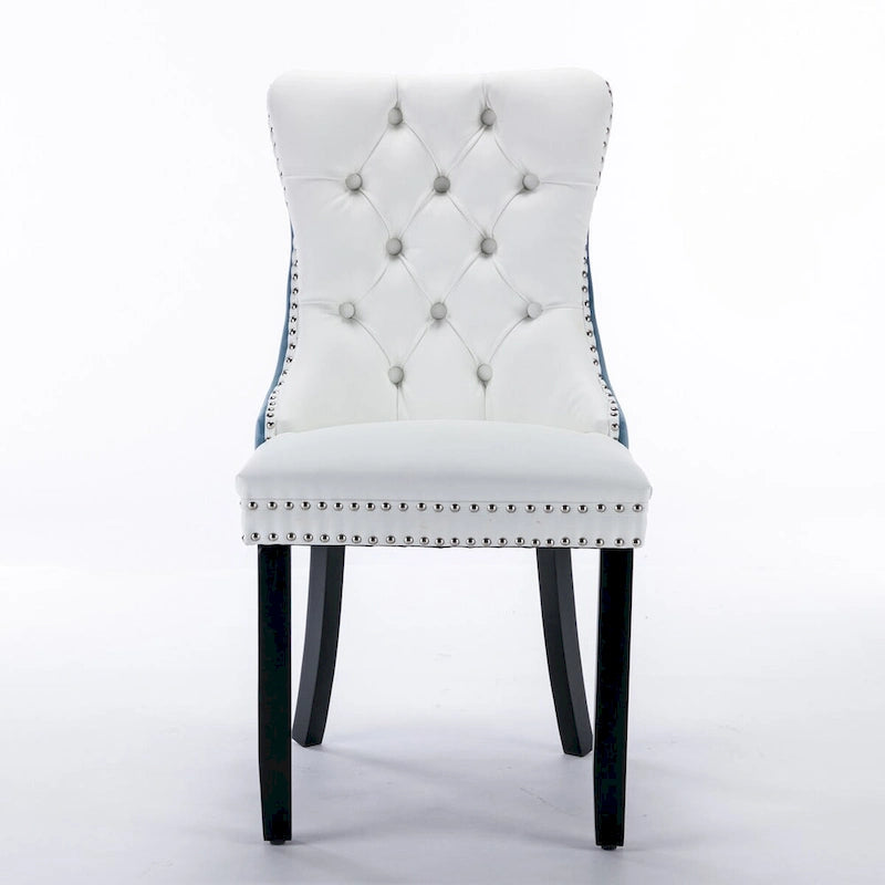 Chaise de salle à manger contemporaine haut de gamme, capitonnée et rembourrée, ornée de clous décoratifs.
