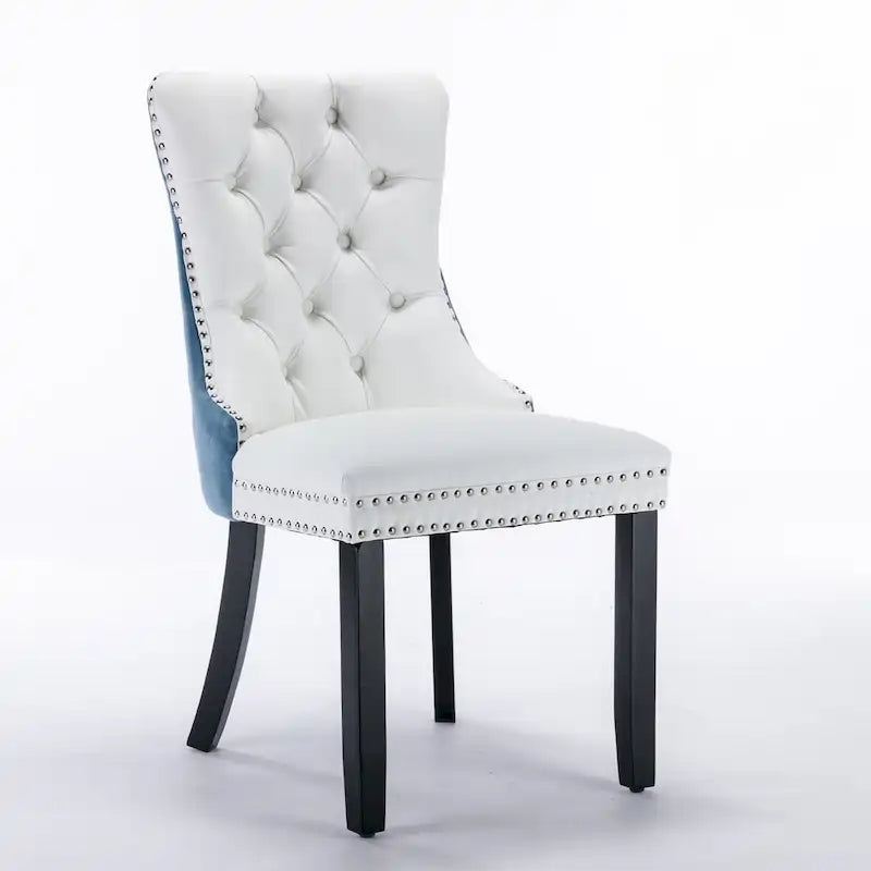 Chaise de salle à manger contemporaine haut de gamme, capitonnée et rembourrée, ornée de clous décoratifs.