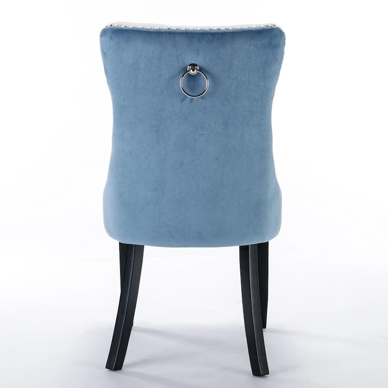 Chaise de salle à manger contemporaine haut de gamme, capitonnée et rembourrée, ornée de clous décoratifs.