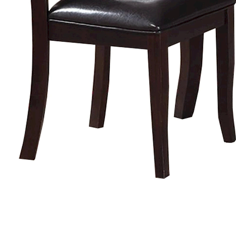 Ensemble de deux chaises de salle à manger en bois de style rétro, couleur marron foncé.