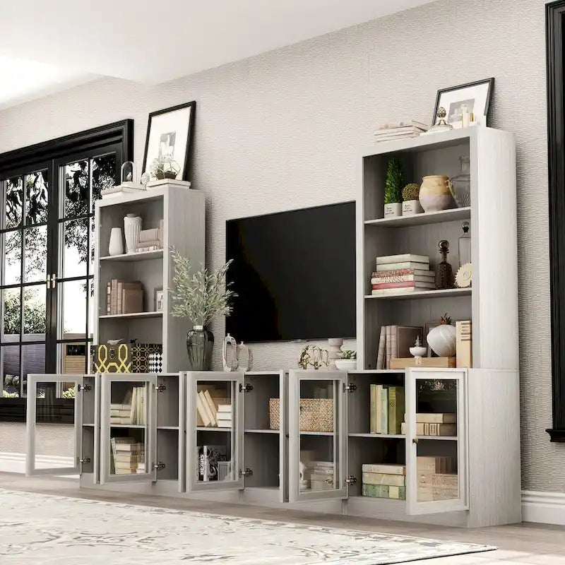 Meuble multimédia à domicile au design élégant, avec de nombreuses étagères et des accents de verre.