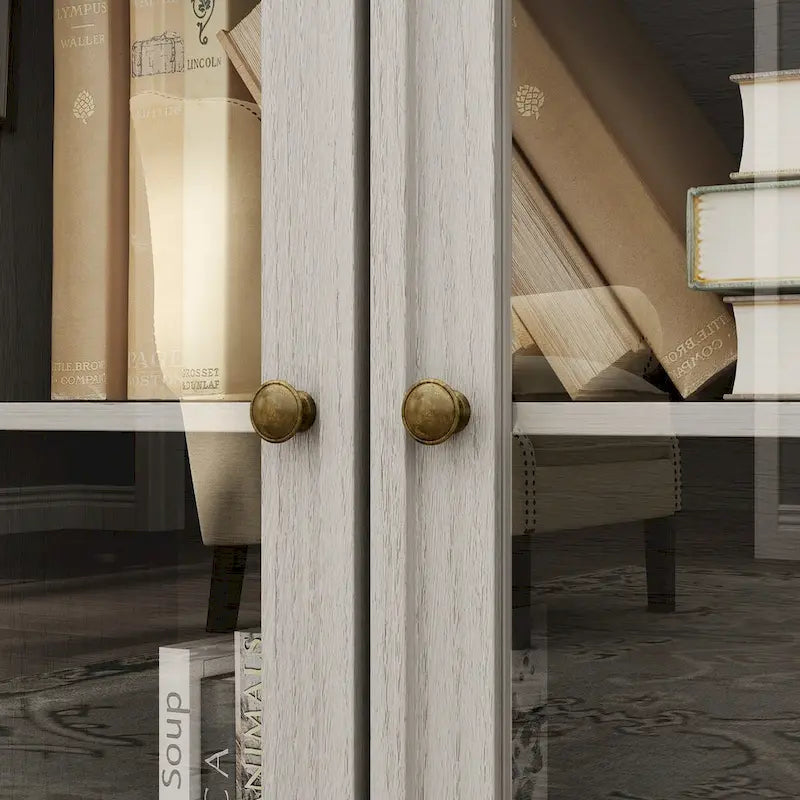 Meuble multimédia à domicile au design élégant, avec de nombreuses étagères et des accents de verre.