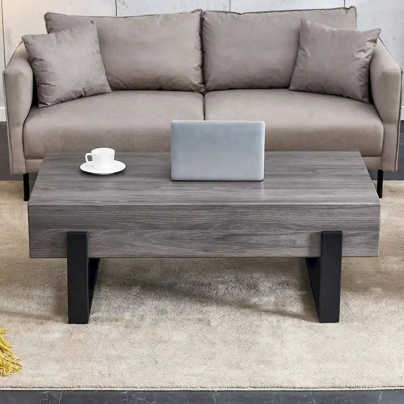 Table basse rustique en MDF à grain de bois gris avec pieds en métal noir - Un espace élégant aux tons de bois naturel